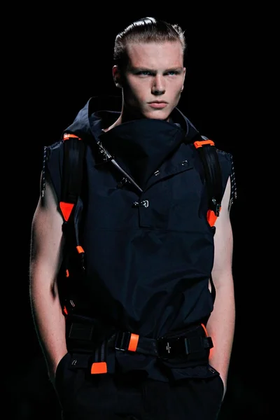 Look 24